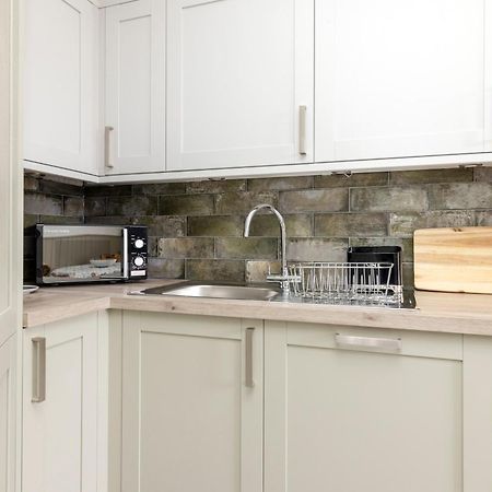 Joivy Beautiful Apartment, Private Garden, Calton Hill エディンバラ エクステリア 写真