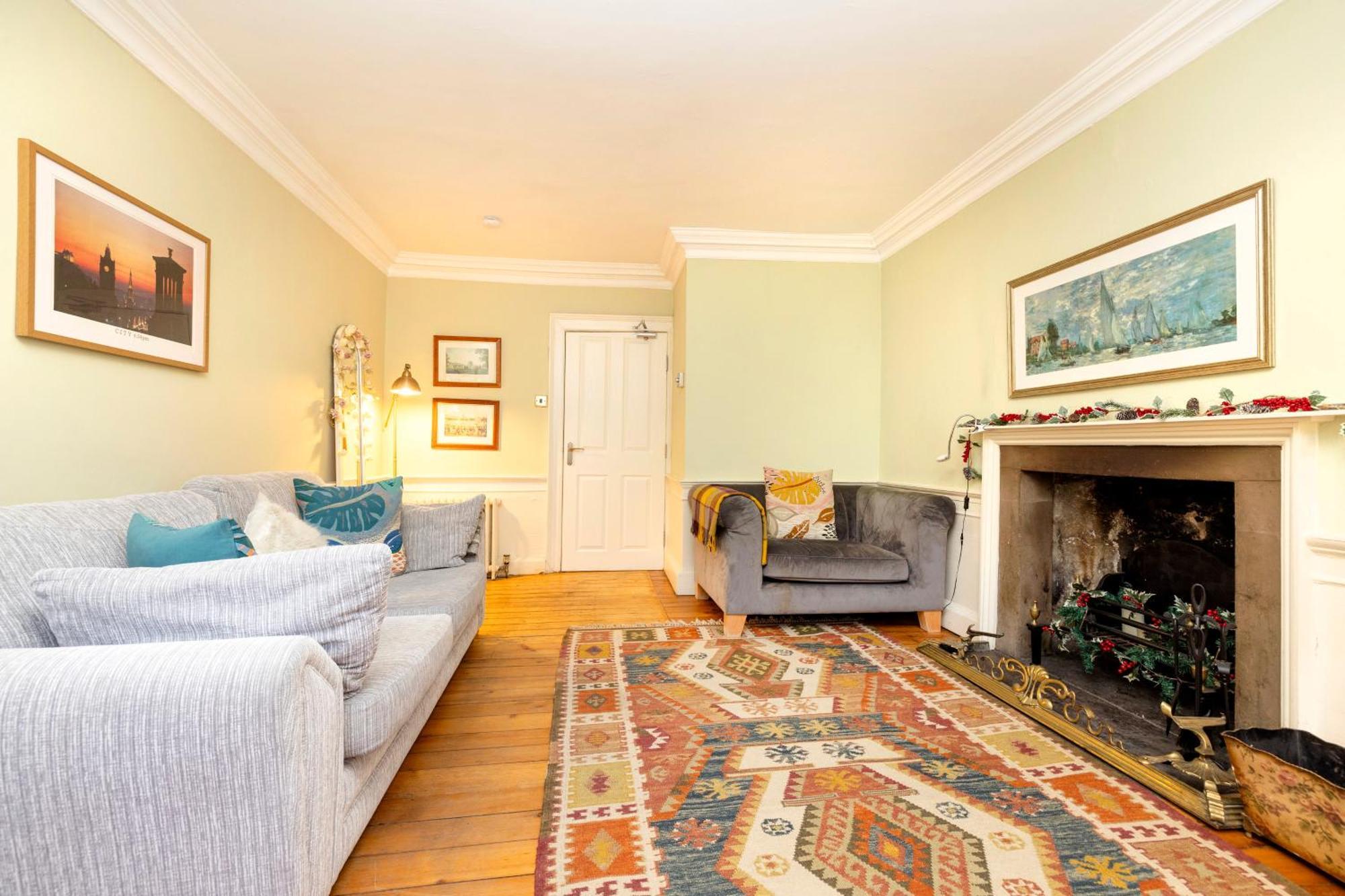 Joivy Beautiful Apartment, Private Garden, Calton Hill エディンバラ エクステリア 写真