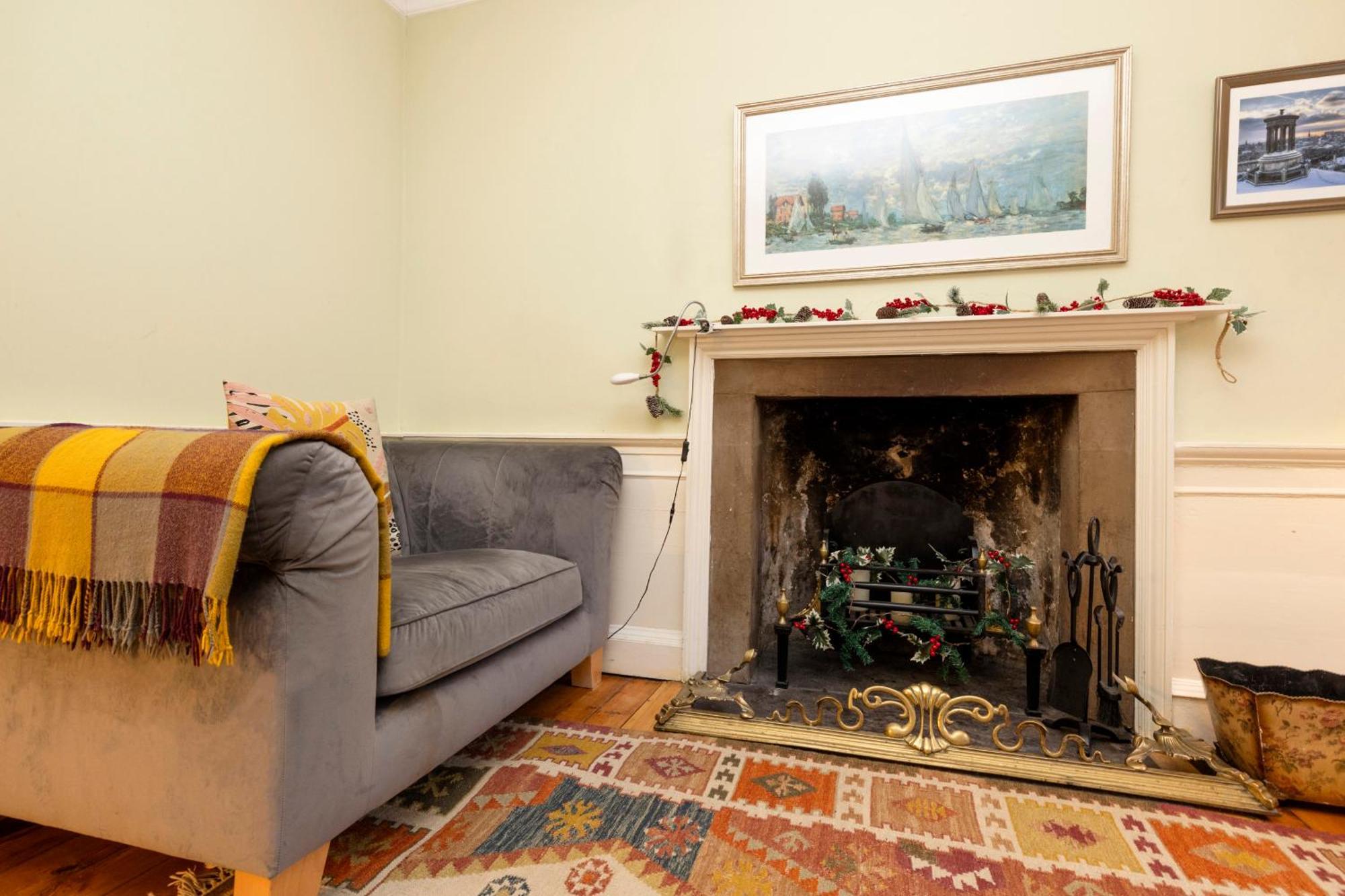 Joivy Beautiful Apartment, Private Garden, Calton Hill エディンバラ エクステリア 写真