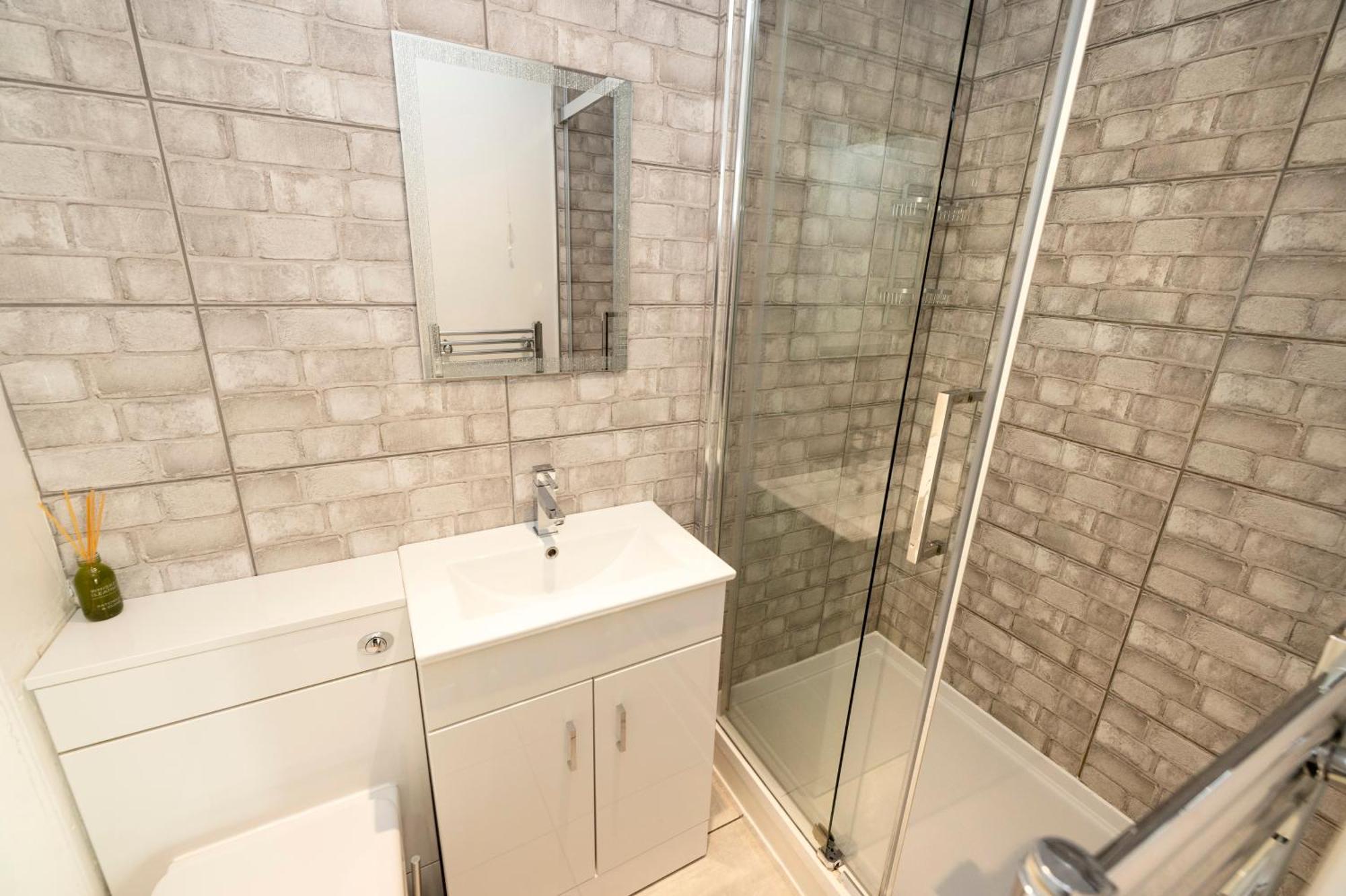 Joivy Beautiful Apartment, Private Garden, Calton Hill エディンバラ エクステリア 写真