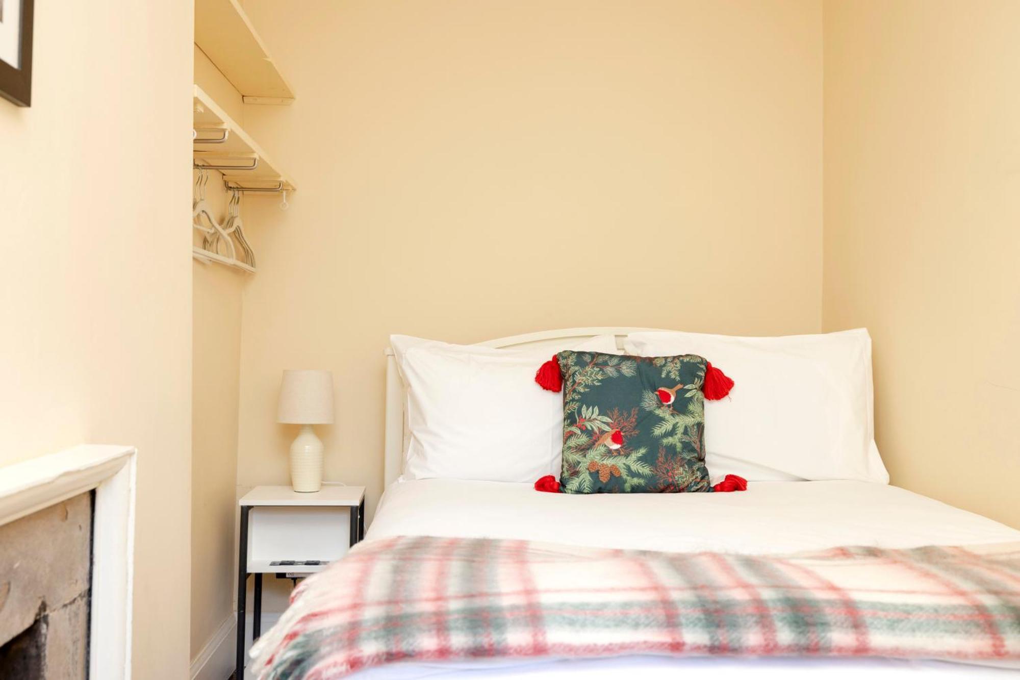 Joivy Beautiful Apartment, Private Garden, Calton Hill エディンバラ エクステリア 写真