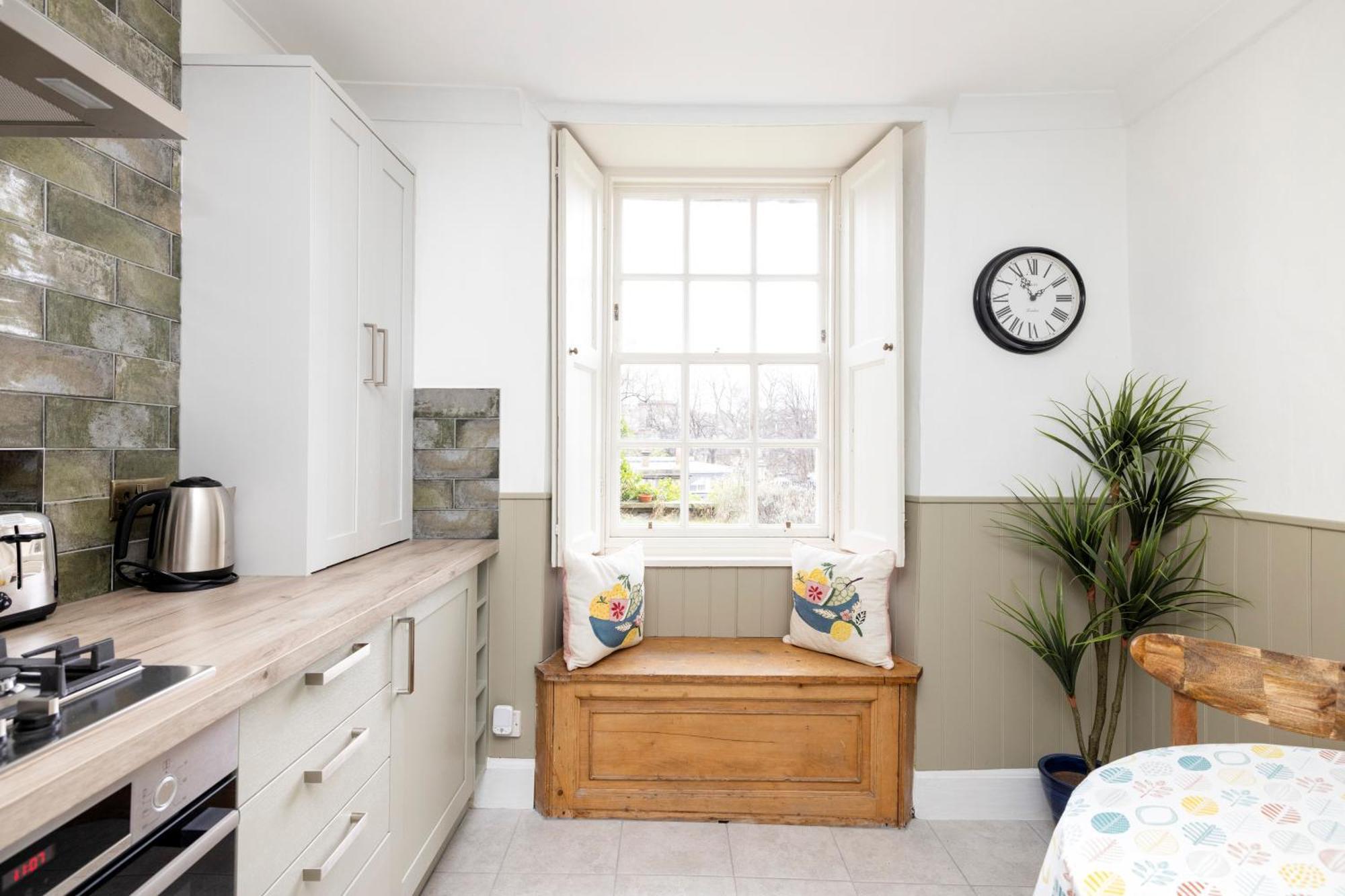 Joivy Beautiful Apartment, Private Garden, Calton Hill エディンバラ エクステリア 写真