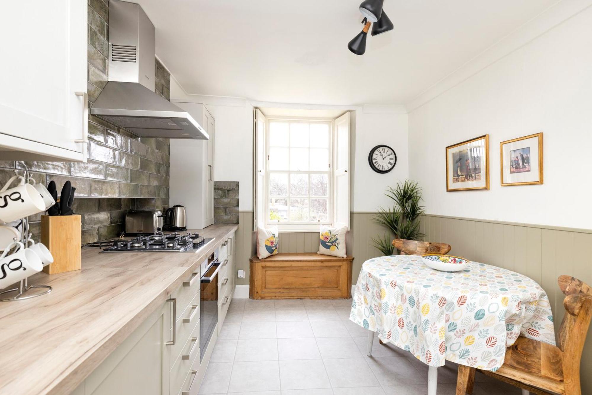 Joivy Beautiful Apartment, Private Garden, Calton Hill エディンバラ エクステリア 写真